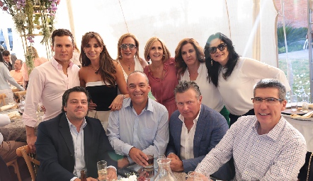  Roberto de la Rosa, Cecilia de los Santos, Karina de Alcalde, Sylvia de Alcalde, Noemí Sampere, Gaby Betancourt, Fernando de los Santos, Johan Werge, Mauricio Autrique y Mauricio Alcalde.