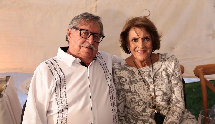  Valentín Hernández y Guadalupe Gutiérrez.