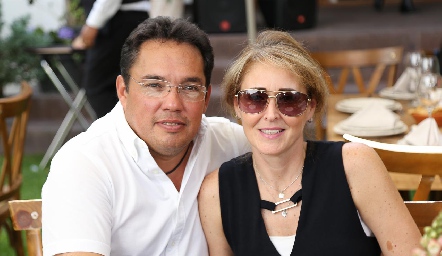  Antonio Ascanio y Sandra Revilla.