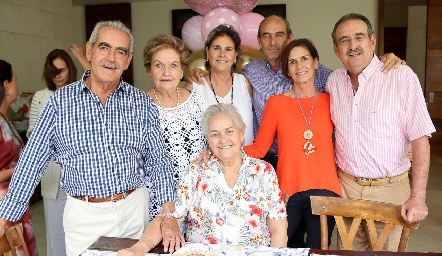 Los hemanos, Mariano, Luz Elena, Marcela, Gabriela, Jaime, Maru y Memo Borbolla Mejía.