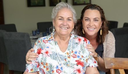  Marcela Benavente y Gaby Herrera.