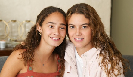 Marijó Benavente y Renata Fernández.