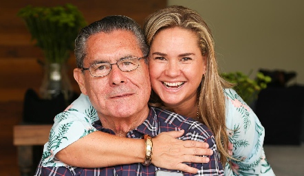  Antonio Benavente y su sobrina Daniela Benavente.
