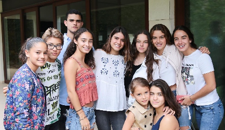  Primos Benavente Borbolla, Maca, Juan Pablo, Aldo, Marijó, Isa, Danna, Renata, Pía, Roberta y Miranda.