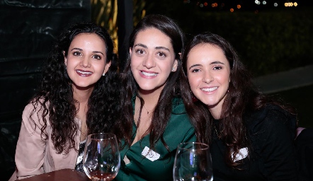  Yolanda Aguillón, Scarlett Garelli y María Cueli.