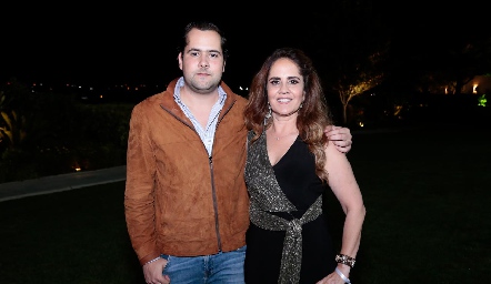 Andrés Mina con su mamá, Gabriela Payán.