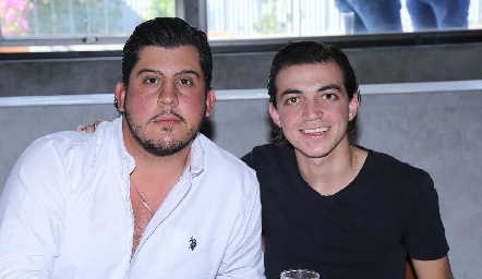  Toro Gómez y Santiago Guzmán.