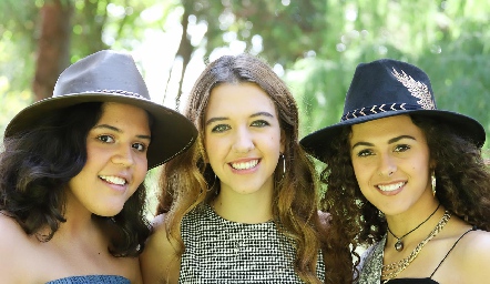  Ana Torres y Moni Michel.