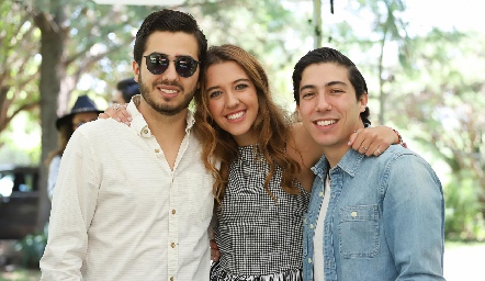  Rodrigo, Moni y Roberto Michel.