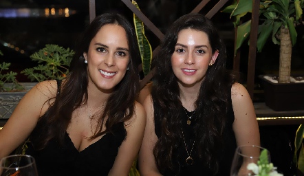  Claudia Antunes y Vicky Álvarez.