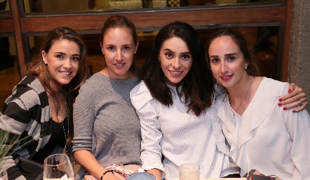  María José Hernández, María Paula Hernández, Adri de la Maza y Ángeles Mahbub.