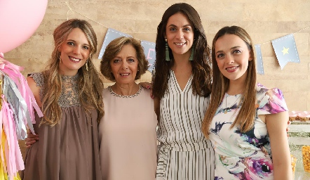  Priscila González, Rossana Benavente, Gaby Benavente y Renata González.