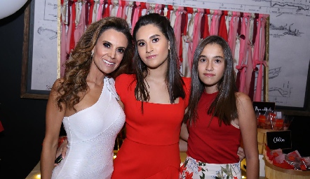 Daniela Díaz de León con sus hijas Camila y Sofía.