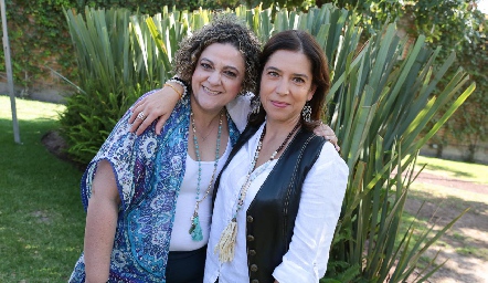  Martha Elena Mancilla y Daniela Calderón.