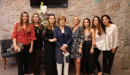  Ana Gaby Motilla, Gabriela y Fernanda Lozano, Nona Berrones, Olga Valle, Arlete de Lozano, Isa Motilla y Ari Alessi.
