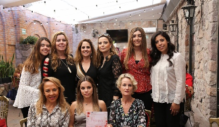 Isa Motilla, Gaby Lozano, Gaby Payán, Fernanda Lozano, Ana Gaby Motilla, Ari Alessi, Alma Durón, Arlete de Lozano y Güera de Lozano.