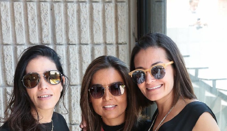 Ana Meade, Lorena Torres y Rocío Subirana.
