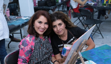  Catalina Chávez y Georgina Silva.