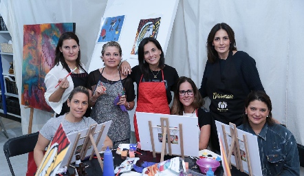 Sandra Morelos, Vero Escobedo, Anilú Enríquez, Claudia Artolózaga, Michelle Zarur, Adriana Pedroza y Chelo de Arriaga.