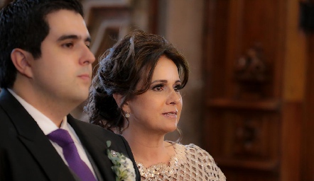  José Carlos Mahbub con su mamá Maru Martínez.