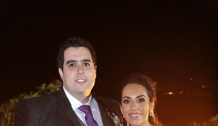 Recién casados, José Carlos Mahbub y Alejandra Zepeda de Mahbub.