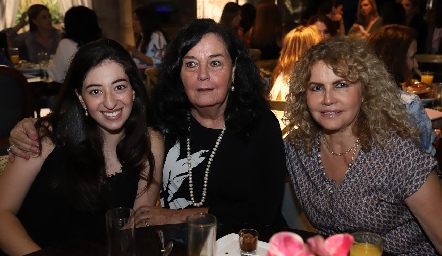 Ana Gaby Dauajare, Deborah Dauajare y Velia Hervert.