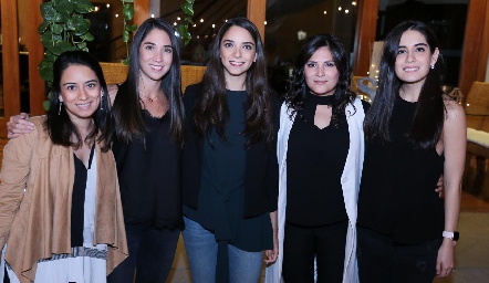  Alejandra Quesada, Lulú Álvarez, Sofía Álvarez, Mariana Martínez y Mariana Rodríguez.
