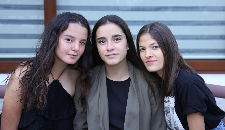  Isa Castro, Andrea Herrera y Loretta Abud.