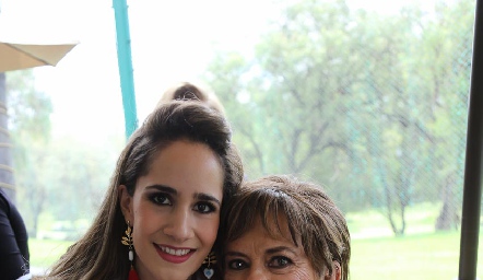  Dani Mina con su abuela Yolanda Espinosa de Payán.
