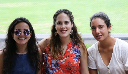  Yolanda Aguillón, Ana Gaby Mina y Ana Paula Silva.