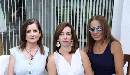 Mayte Bustindui, Alejandra Ávila y Lorena Herrera.
