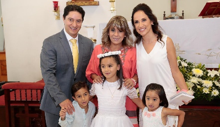  Familia Córdova Aguilar con Gaby Enríquez.