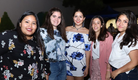 Daniela Luna, Isabel Castillo, María José Mata, Daniela Barrios y Verónica Orta.