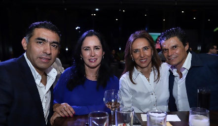  Javier y Alma Hernández, Mercedes y Fernando Cifuentes.
