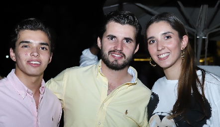  Gonzalo, Federico y Valeria Alcalde Aguilar.