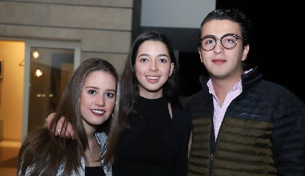  Nuria Manzo, Isa Villanueva y Alejandro Anaya.