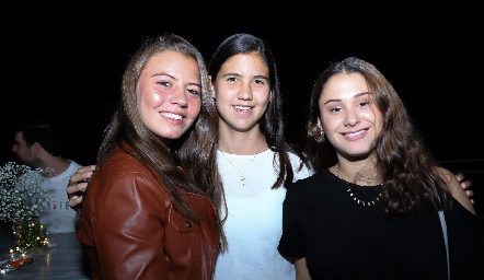  Caro Zermeño, Natalia González y Alexia Revuelta.