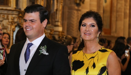  Mauricio Labastida con su mamá Marus Hernández.