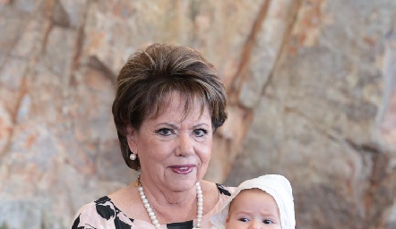  Pilar Ocejo con su nieta Alejandra.