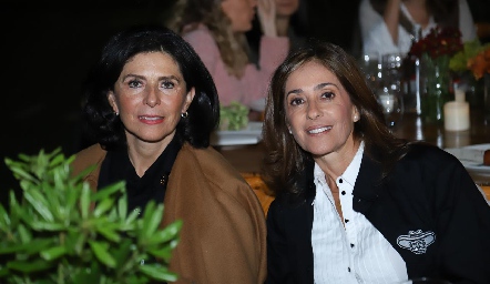  Adriana Díaz de León y Mónica Gaviño.