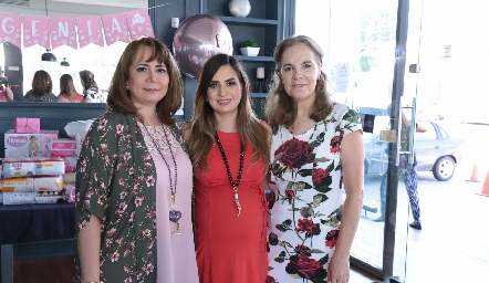  Laura Rodríguez, Montse Muñiz y Claudia Neumann.