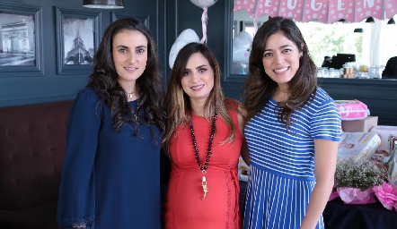 Fernanda Sainz, Montse Muñiz y Claudia Martínez.