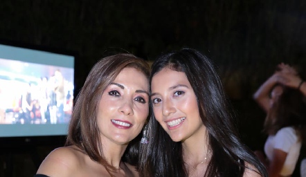  Silvia Tapia y Sofía Monzón.