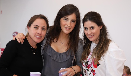 Nardine Chevaile, Laura Martínez y Andrea Fernández.