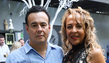  Álvaro Arroyo y Alma Durón.