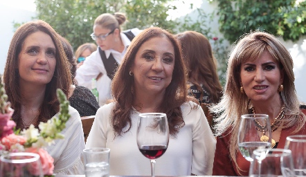  Alejandra Martínez, Paula Cossío y Olivia de Abud.