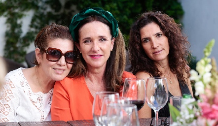  Cecilia Morales, Claudia Toledo y Dolores Hernández.