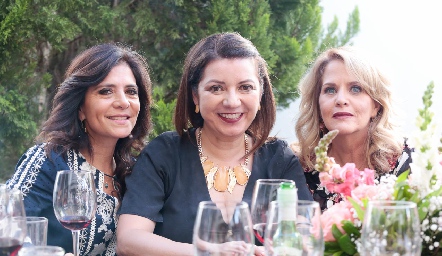  Claudia de los Santos, Hilda Rodríguez y Lynette Pizzuto.