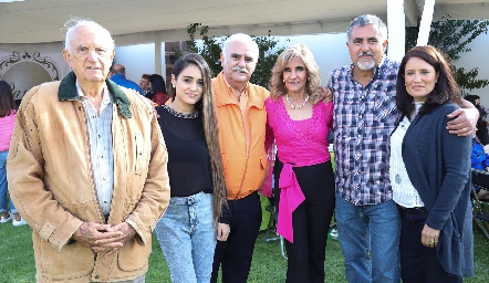  Óscar Páramo, Maribel Díaz de León, Miguel Hernández, Martha de Díaz de León, Picho Páramo y Mariana Millán.