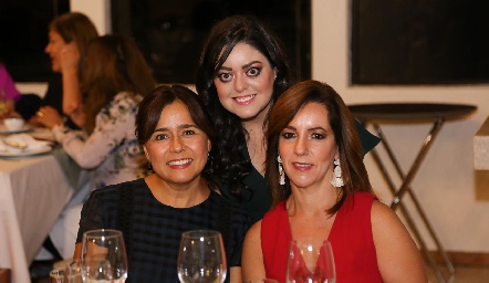  Laura Acosta, Andrea Gutiérrez y Alejandra Ávila.